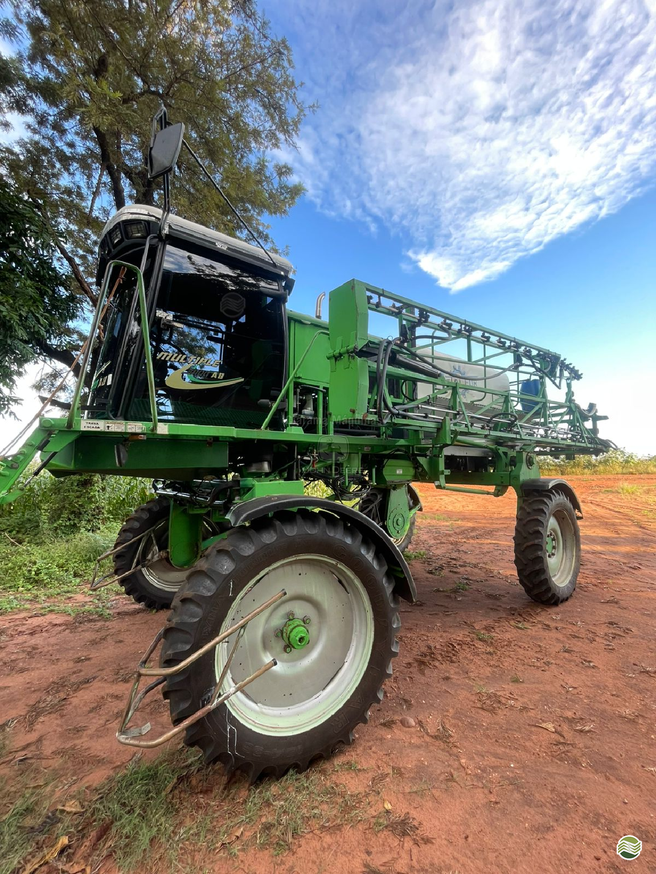 PULVERIZADOR METALFOR MULTIPLE 3000 Tração 4x2 Ciarama Máquinas - John Deere - Matriz PONTA PORA MATO GROSSO DO SUL MS